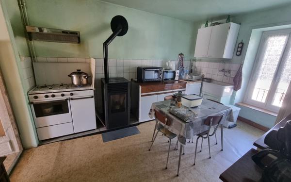 Maison à vendre    9 pièces • 164 m2 Saint-Yrieix-la-Perche