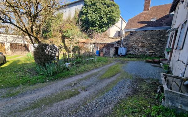 Maison à vendre    9 pièces • 164 m2 Saint-Yrieix-la-Perche