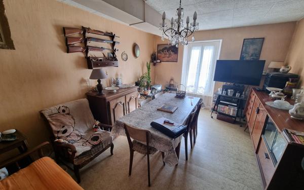 Maison à vendre    9 pièces • 164 m2 Saint-Yrieix-la-Perche