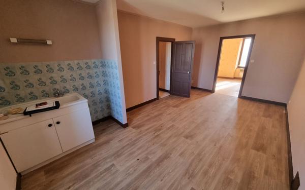 Maison à vendre    9 pièces • 164 m2 Saint-Yrieix-la-Perche