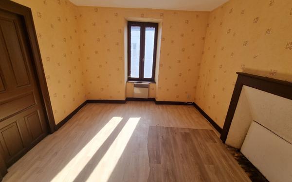 Maison à vendre    9 pièces • 164 m2 Saint-Yrieix-la-Perche