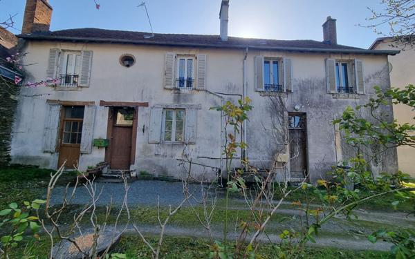 Maison à vendre    9 pièces • 164 m2 Saint-Yrieix-la-Perche