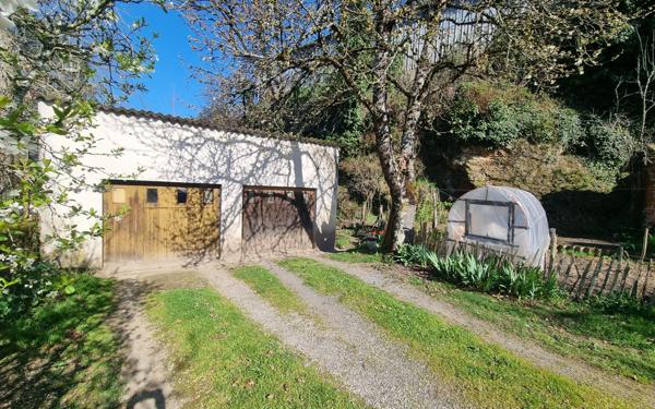 Maison à vendre    9 pièces • 164 m2 Saint-Yrieix-la-Perche