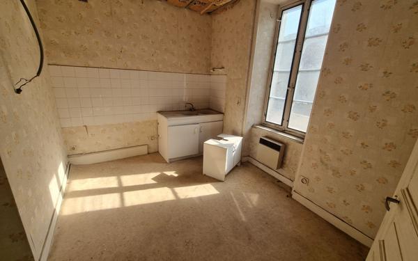 Maison à vendre    9 pièces • 164 m2 Saint-Yrieix-la-Perche