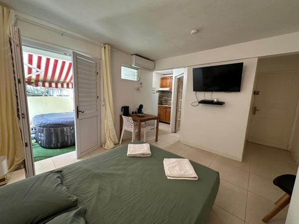 Studio rénové avec jacuzzi Anse Mitan, Trois-Îlets