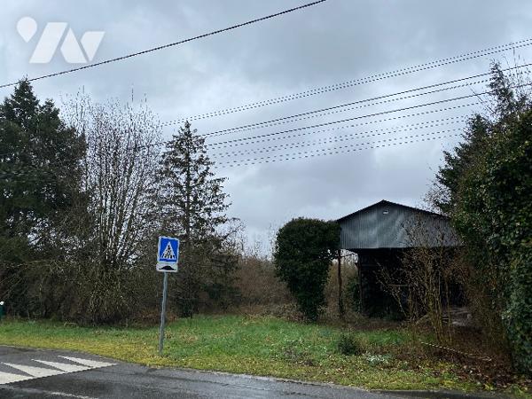 LOT TERRAINS CONSTRUCTIBLES + GRANGE + HANGAR