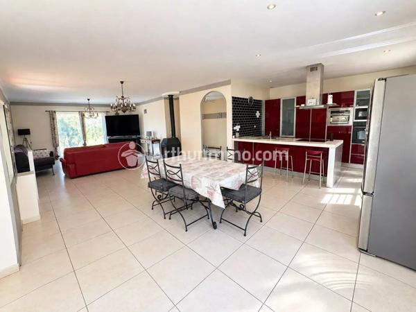 Vente                                                      Maison
                        
                     5 pièces                      146 m2                     à Neuvic