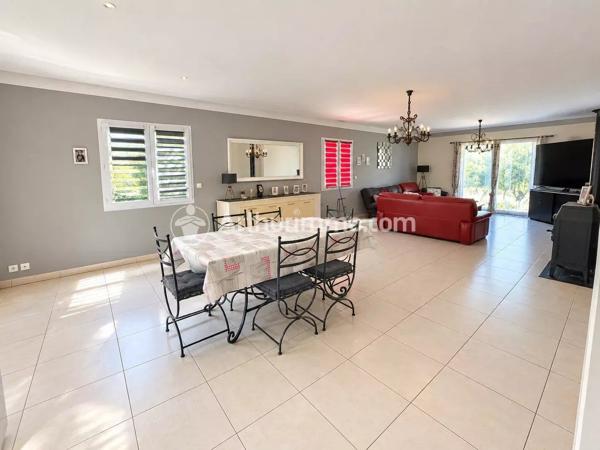 Vente                                                      Maison
                        
                     5 pièces                      146 m2                     à Neuvic