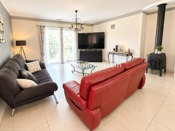 Vente                                                      Maison
                        
                     5 pièces                      146 m2                     à Neuvic