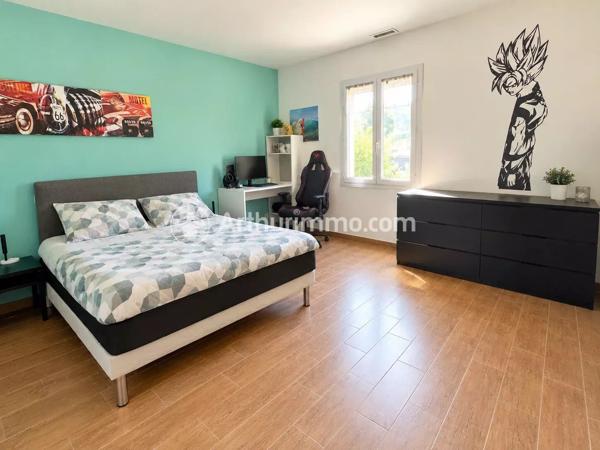Vente                                                      Maison
                        
                     5 pièces                      146 m2                     à Neuvic