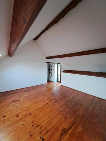 EN EXCLUSIVITE ! Maison en pierre, 88m², 2 chambres, sur 975m² de terrain 79 990 €