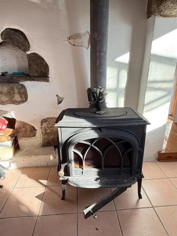 EN EXCLUSIVITE ! Maison en pierre, 88m², 2 chambres, sur 975m² de terrain 79 990 €