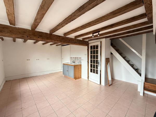 EN EXCLUSIVITE ! Maison en pierre, 88m², 2 chambres, sur 975m² de terrain 79 990 €