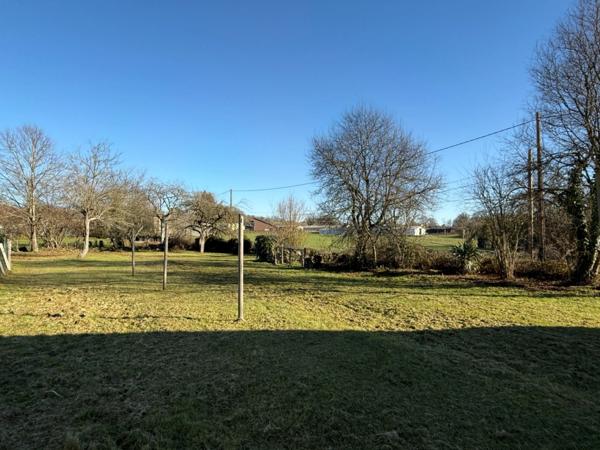 EN EXCLUSIVITE ! Maison en pierre, 88m², 2 chambres, sur 975m² de terrain 79 990 €