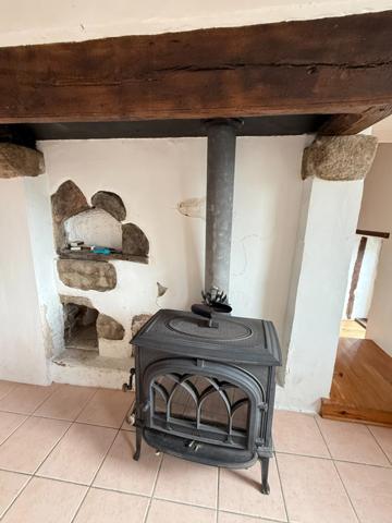 EN EXCLUSIVITE ! Maison en pierre, 88m², 2 chambres, sur 975m² de terrain 79 990 €