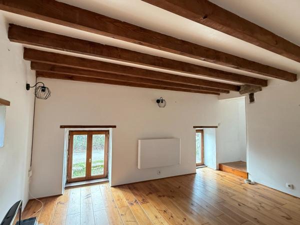 EN EXCLUSIVITE ! Maison en pierre, 88m², 2 chambres, sur 975m² de terrain 79 990 €