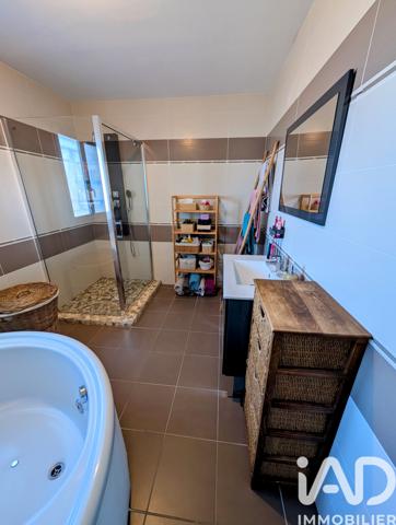 Maison à vendre 6 pièces 142 m² Saint-Seurin-sur-l'Isle