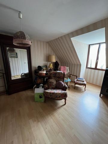 Maison Elancourt Village Emplacement Prémium Terrain 834 m2 Divisible.