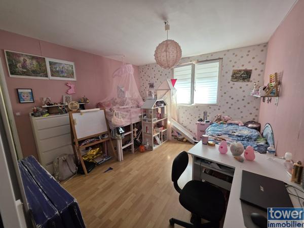 Maison
                                                                                                                                                                                                                                                                                                                        8 pièce(s)                                                                                                                                                                                                          6 chambre(s)                                                                                                                                                                                                          137  m²