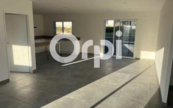 Maison à louer    5 pièces •  Gillonnay