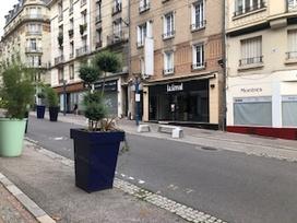 Local Commercial
         1 pièce
        - 84 m²