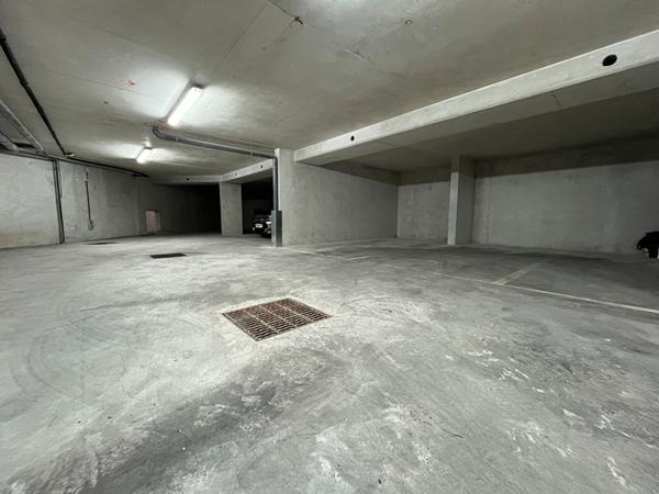 Parking Saint Laurent Du Var - Gare/Tzank