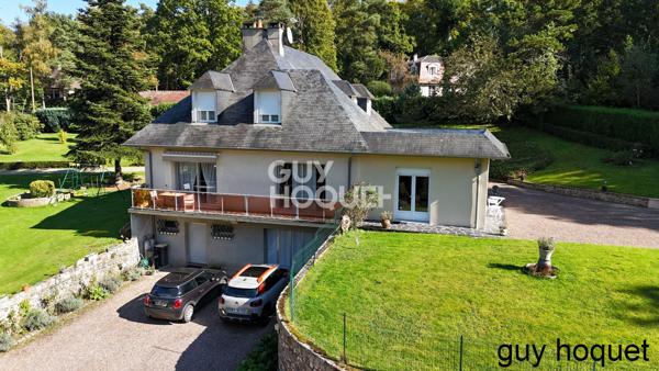 Propriété contemporaine à 2 km du centre ville de Bernay, Gare SNCF 1h30 Paris St Lazare, secteur apprécié.