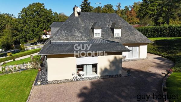 Propriété contemporaine à 2 km du centre ville de Bernay, Gare SNCF 1h30 Paris St Lazare, secteur apprécié.