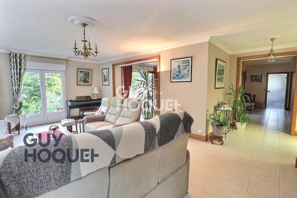 Propriété contemporaine à 2 km du centre ville de Bernay, Gare SNCF 1h30 Paris St Lazare, secteur apprécié.