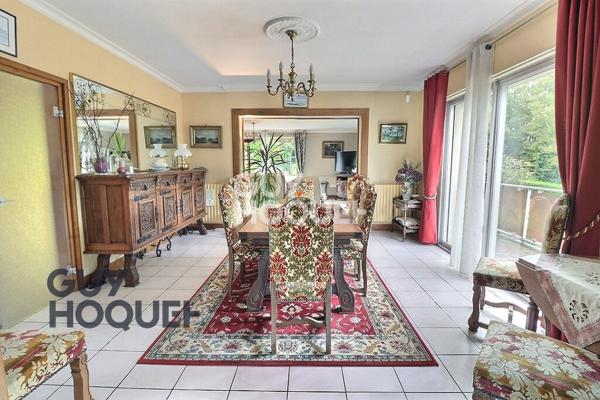 Propriété contemporaine à 2 km du centre ville de Bernay, Gare SNCF 1h30 Paris St Lazare, secteur apprécié.