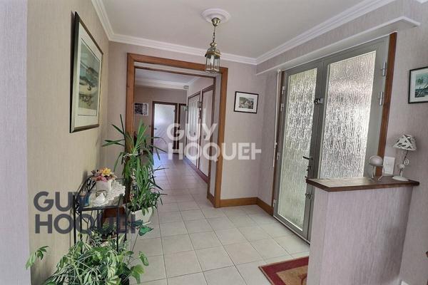 Propriété contemporaine à 2 km du centre ville de Bernay, Gare SNCF 1h30 Paris St Lazare, secteur apprécié.