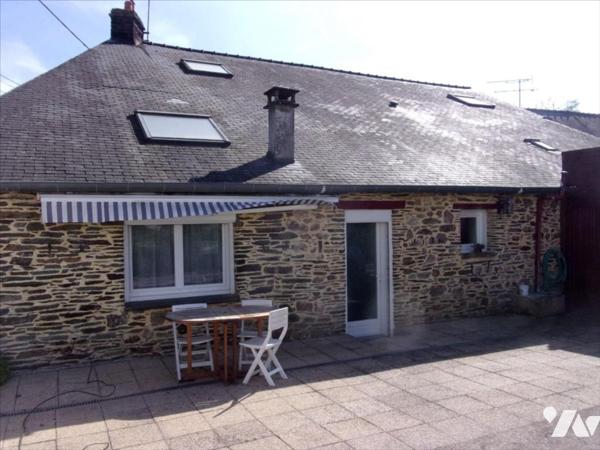 CARENTOIR, maison de pays à deux pas du centre.