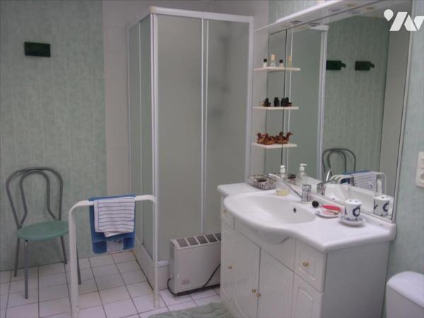 CARENTOIR, maison de pays à deux pas du centre.