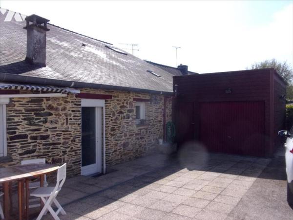 CARENTOIR, maison de pays à deux pas du centre.