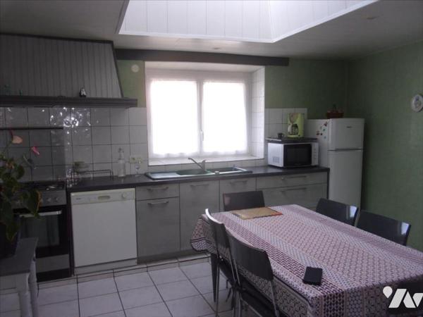 CARENTOIR, maison de pays à deux pas du centre.