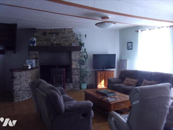 CARENTOIR, maison de pays à deux pas du centre.