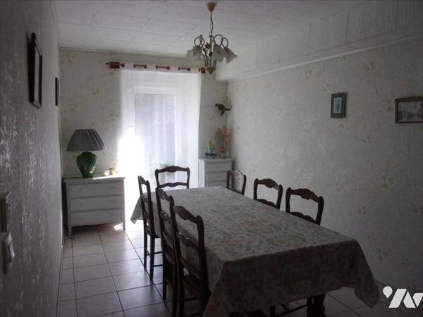 CARENTOIR, maison de pays à deux pas du centre.