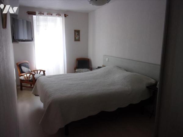 CARENTOIR, maison de pays à deux pas du centre.