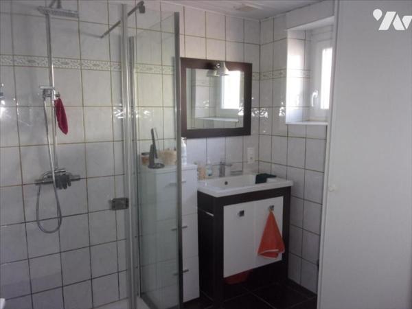 CARENTOIR, maison de pays à deux pas du centre.