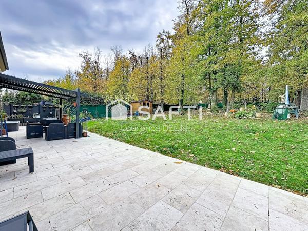 MAISON FAMILIALE DANS UN CADRE VERDOYANT PAISIBLE