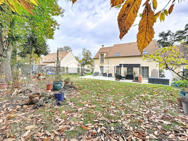 MAISON FAMILIALE DANS UN CADRE VERDOYANT PAISIBLE