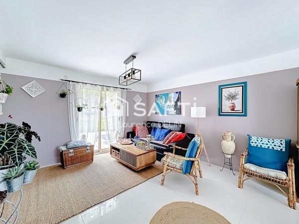 MAISON FAMILIALE DANS UN CADRE VERDOYANT PAISIBLE