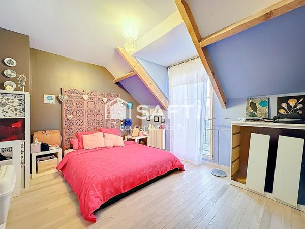 MAISON FAMILIALE DANS UN CADRE VERDOYANT PAISIBLE