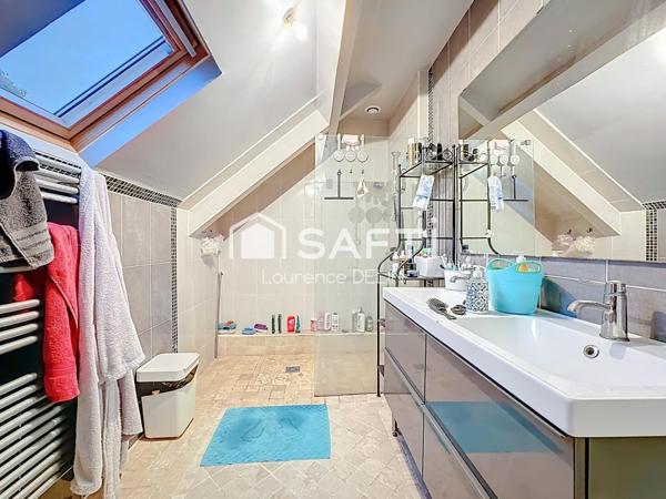 MAISON FAMILIALE DANS UN CADRE VERDOYANT PAISIBLE