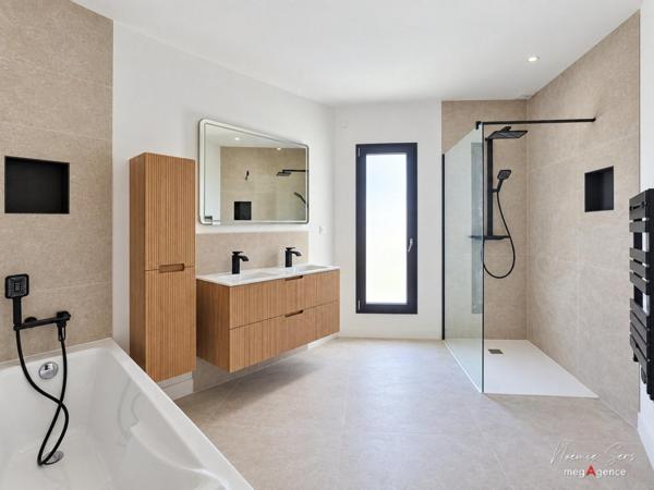 Maison à CHOLET, 49300 - 5 pièces 169m²