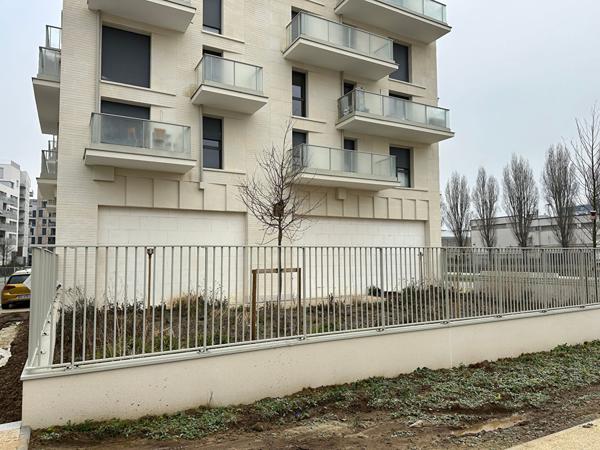 MURS DE COMMERCE LIBRE A VENDRE 170M² + TERRASSE 20M²