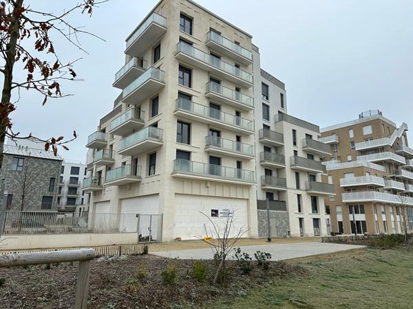 MURS DE COMMERCE LIBRE A VENDRE 170M² + TERRASSE 20M²