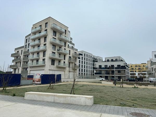 MURS DE COMMERCE LIBRE A VENDRE 170M² + TERRASSE 20M²