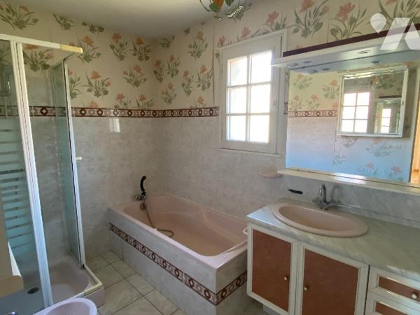 BEAU PAVILLON DE PLAIN PIED LUMINEUX AVEC GRAND SEJOUR DE 41 M² PROCHE TRANSPORTS.