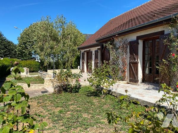 BEAU PAVILLON DE PLAIN PIED LUMINEUX AVEC GRAND SEJOUR DE 41 M² PROCHE TRANSPORTS.